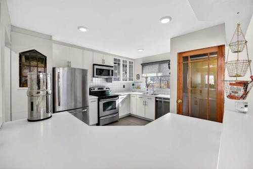 100 Strathcona Close Sw, Calgary, AB - Indoor Photo Showing Kitchen With Stainless Steel Kitchen