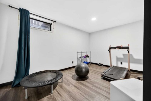 100 Strathcona Close Sw, Calgary, AB - Indoor