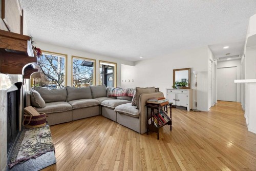 100 Strathcona Close Sw, Calgary, AB - Indoor Photo Showing Living Room