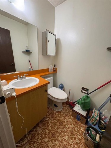 1419 Ranchlands Road Nw, Calgary, AB - Indoor Photo Showing Bathroom