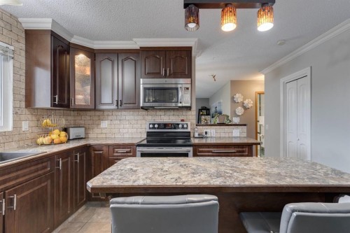 299 Doverview Crescent Se, Calgary, AB - Indoor Photo Showing Kitchen With Upgraded Kitchen