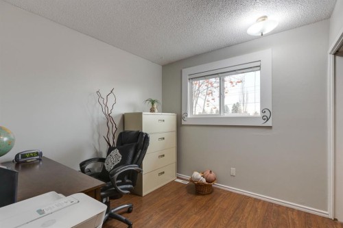 299 Doverview Crescent Se, Calgary, AB - Indoor Photo Showing Office