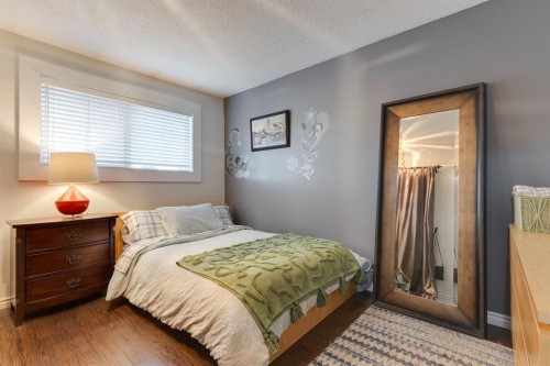 299 Doverview Crescent Se, Calgary, AB - Indoor Photo Showing Bedroom