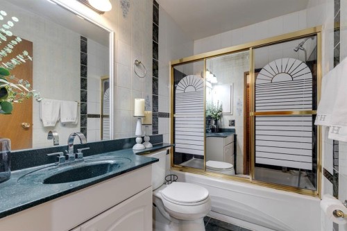 299 Doverview Crescent Se, Calgary, AB - Indoor Photo Showing Bathroom