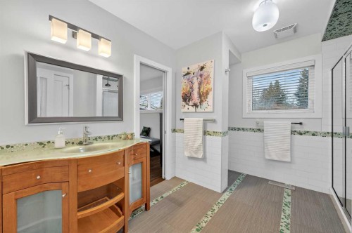 8027 Elbow Drive Sw, Calgary, AB - Indoor Photo Showing Bathroom