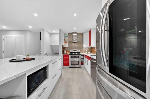 8027 Elbow Drive Sw, Calgary, AB - Indoor Photo Showing Kitchen With Upgraded Kitchen