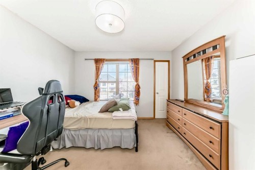 203-4 Everridge Square Sw, Calgary, AB - Indoor Photo Showing Bedroom