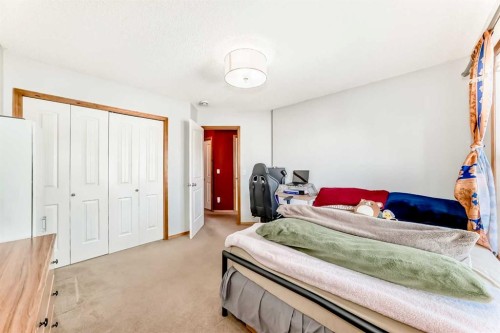 203-4 Everridge Square Sw, Calgary, AB - Indoor Photo Showing Bedroom