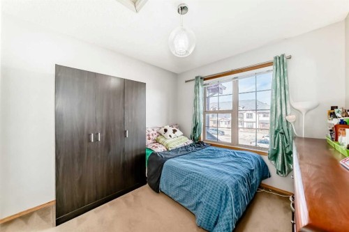 203-4 Everridge Square Sw, Calgary, AB - Indoor Photo Showing Bedroom