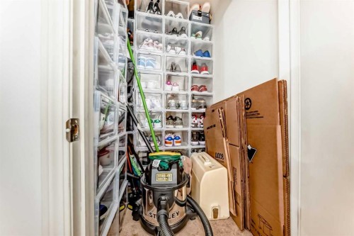 203-4 Everridge Square Sw, Calgary, AB - Indoor Photo Showing Other Room