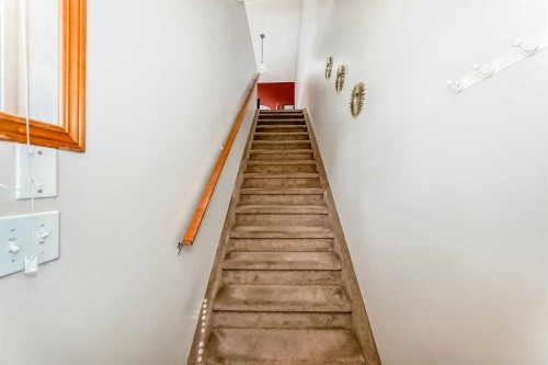 203-4 Everridge Square Sw, Calgary, AB - Indoor Photo Showing Other Room