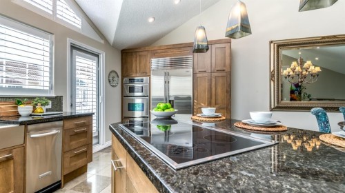 904 Patterson View Sw, Calgary, AB - Indoor Photo Showing Kitchen