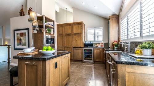 904 Patterson View Sw, Calgary, AB - Indoor Photo Showing Kitchen