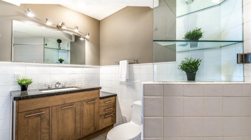 904 Patterson View Sw, Calgary, AB - Indoor Photo Showing Bathroom