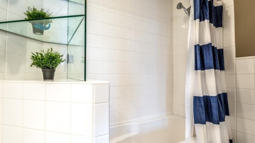 904 Patterson View Sw, Calgary, AB - Indoor Photo Showing Bathroom