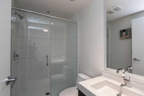 650-222 Riverfront Avenue Sw, Calgary, AB - Indoor Photo Showing Bathroom
