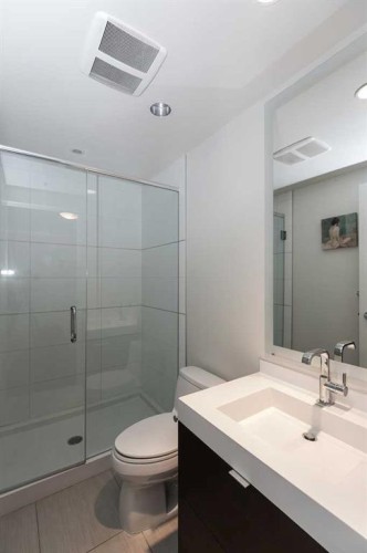 650-222 Riverfront Avenue Sw, Calgary, AB - Indoor Photo Showing Bathroom