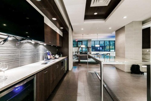 650-222 Riverfront Avenue Sw, Calgary, AB - Indoor Photo Showing Kitchen With Upgraded Kitchen