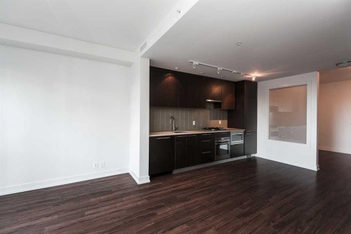 650-222 Riverfront Avenue Sw, Calgary, AB - Indoor Photo Showing Kitchen