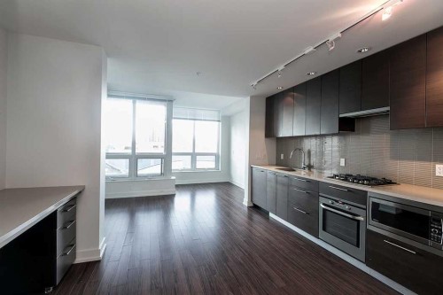 650-222 Riverfront Avenue Sw, Calgary, AB - Indoor Photo Showing Kitchen With Upgraded Kitchen
