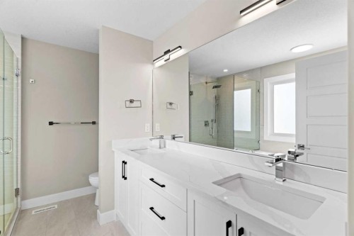 160 Vantage Drive, Cochrane, AB - Indoor Photo Showing Bathroom