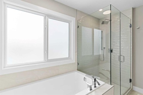 160 Vantage Drive, Cochrane, AB - Indoor Photo Showing Bathroom