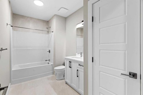 160 Vantage Drive, Cochrane, AB - Indoor Photo Showing Bathroom
