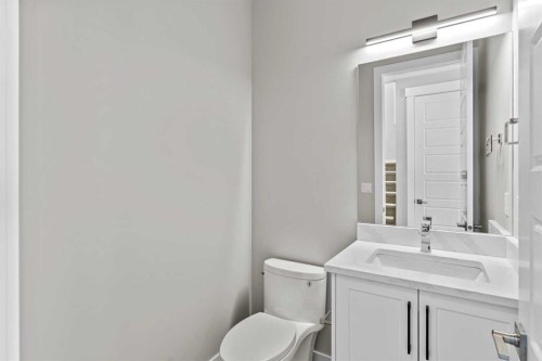 160 Vantage Drive, Cochrane, AB - Indoor Photo Showing Bathroom