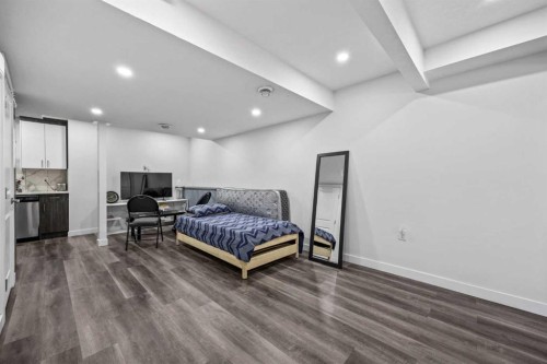 9121 52 Street Ne, Calgary, AB - Indoor Photo Showing Other Room