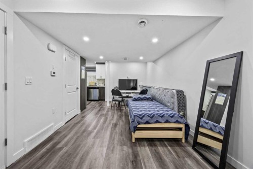 9121 52 Street Ne, Calgary, AB - Indoor Photo Showing Other Room