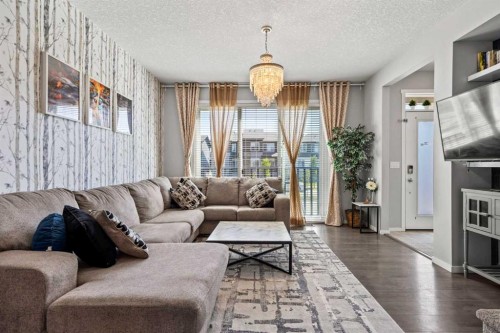 9121 52 Street Ne, Calgary, AB - Indoor Photo Showing Living Room