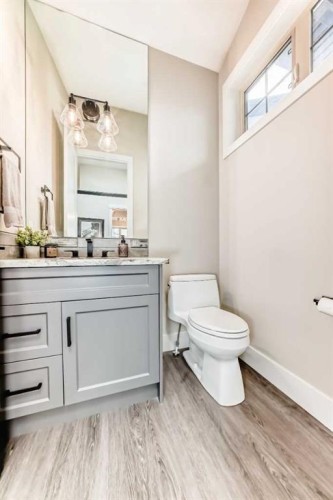 64 Walcrest View Se, Calgary, AB - Indoor Photo Showing Bathroom