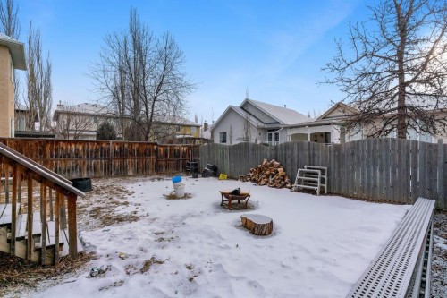 35 Cranleigh Drive Se, Calgary, AB - Outdoor