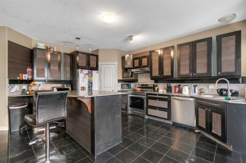 35 Cranleigh Drive Se, Calgary, AB - Indoor Photo Showing Kitchen