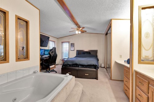 254 Erin Woods Circle Se, Calgary, AB - Indoor Photo Showing Bathroom