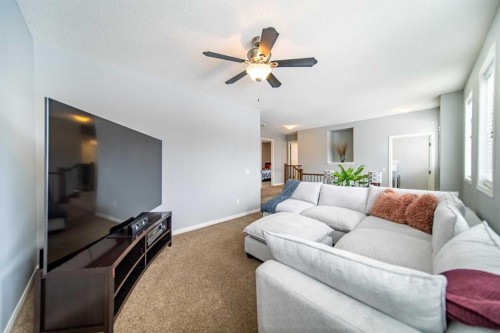 322 Windridge View Sw, Airdrie, AB - Indoor Photo Showing Living Room