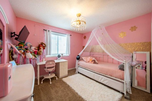 322 Windridge View Sw, Airdrie, AB - Indoor Photo Showing Bedroom