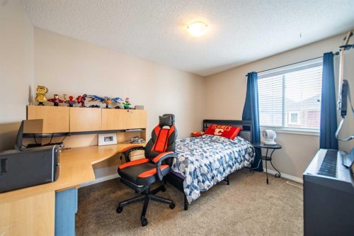 322 Windridge View Sw, Airdrie, AB - Indoor Photo Showing Bedroom