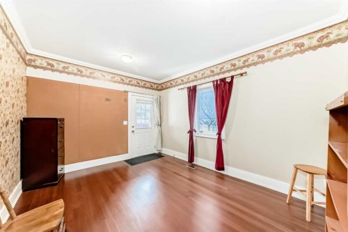 452 13 Street Nw, Calgary, AB - Indoor Photo Showing Other Room