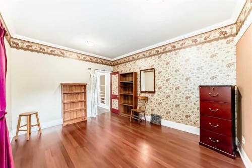 452 13 Street Nw, Calgary, AB - Indoor Photo Showing Other Room