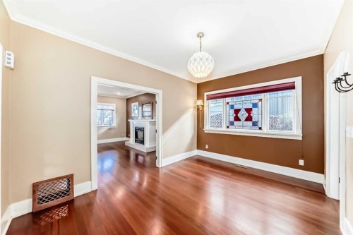 452 13 Street Nw, Calgary, AB - Indoor Photo Showing Other Room