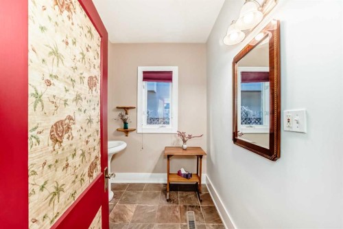 452 13 Street Nw, Calgary, AB - Indoor Photo Showing Other Room