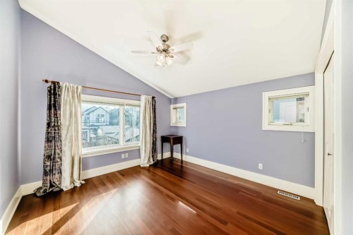 452 13 Street Nw, Calgary, AB - Indoor Photo Showing Other Room