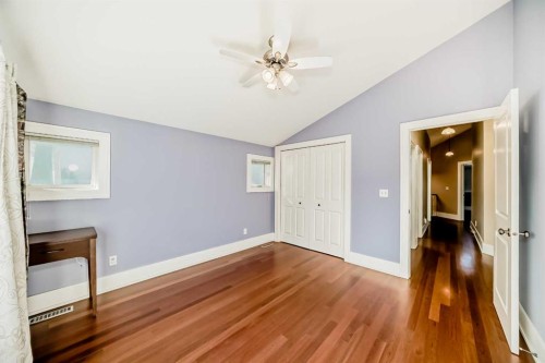 452 13 Street Nw, Calgary, AB - Indoor Photo Showing Other Room