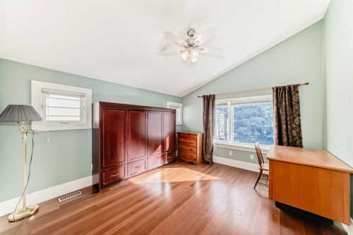 452 13 Street Nw, Calgary, AB - Indoor