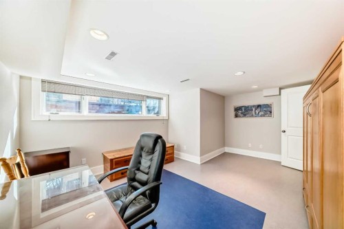 452 13 Street Nw, Calgary, AB - Indoor