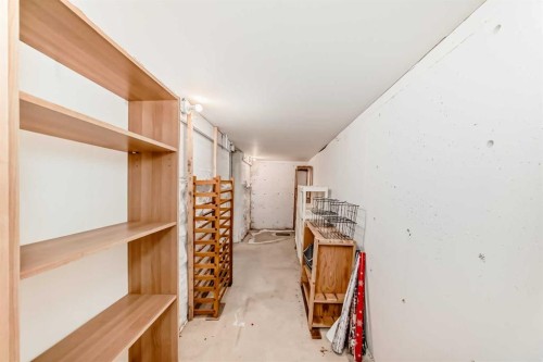 452 13 Street Nw, Calgary, AB - Indoor Photo Showing Other Room