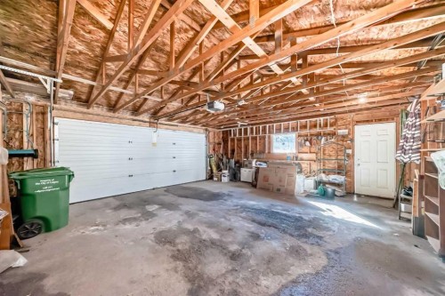 452 13 Street Nw, Calgary, AB - Indoor Photo Showing Garage
