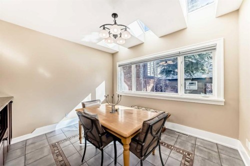 452 13 Street Nw, Calgary, AB - Indoor Photo Showing Dining Room