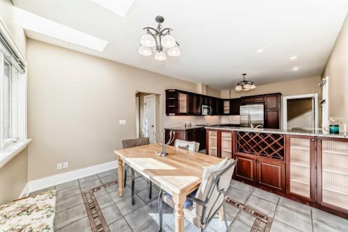 452 13 Street Nw, Calgary, AB - Indoor Photo Showing Dining Room